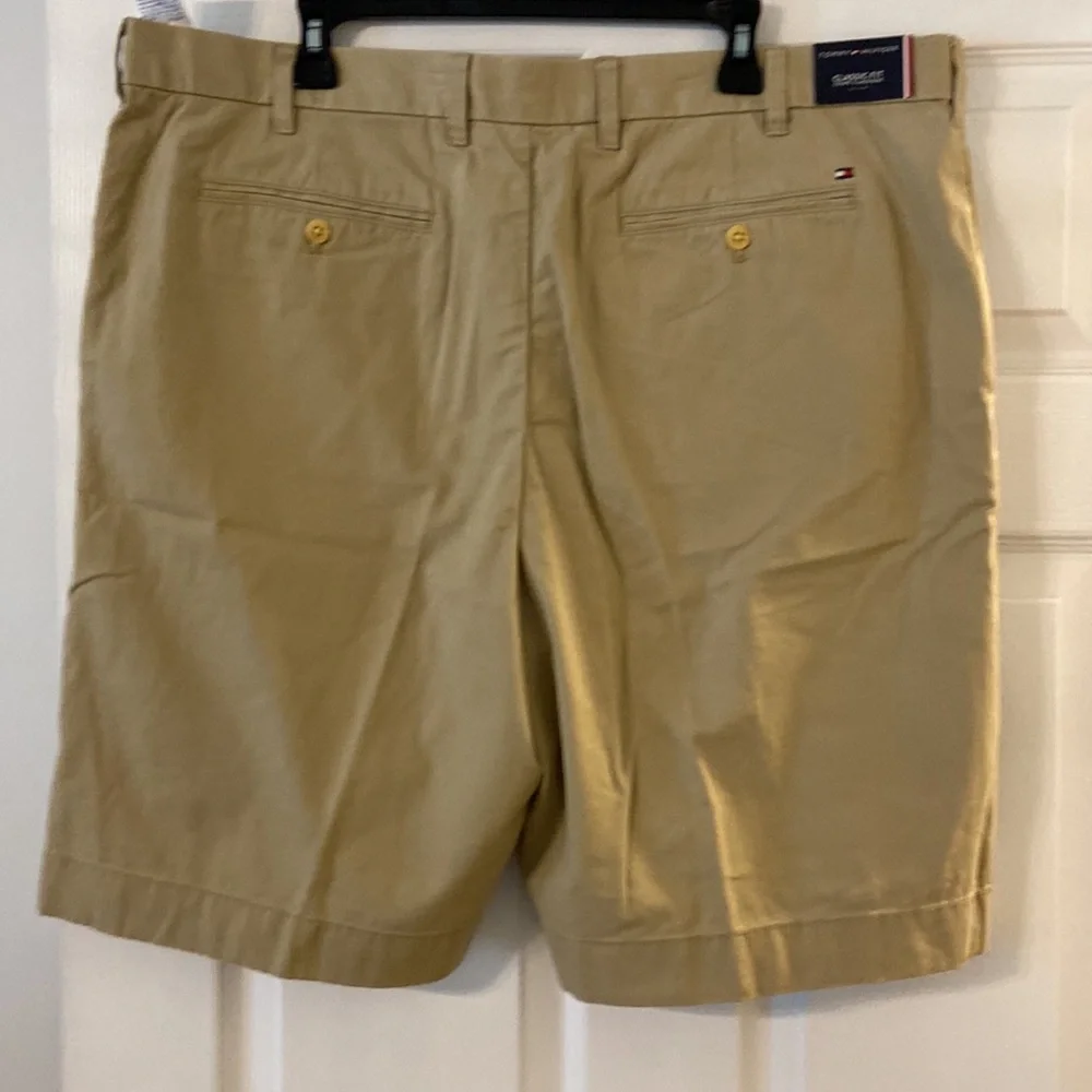 Tommy Hilfiger Man Shorts size 40 Classic Fit inseam 10” color tan